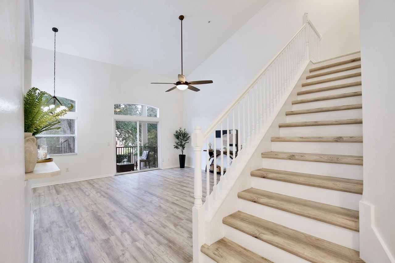 696 Seabrook Ct #202 - Photo 4 of 34