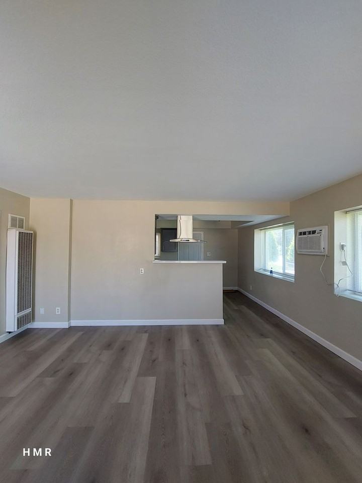 5386 Kingsley St - Photo 2 of 17