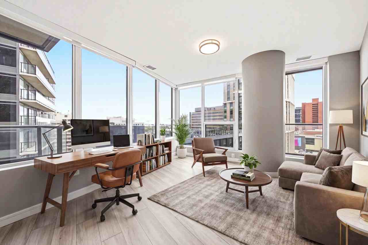 Marquee Residence - Photo 5 of 50