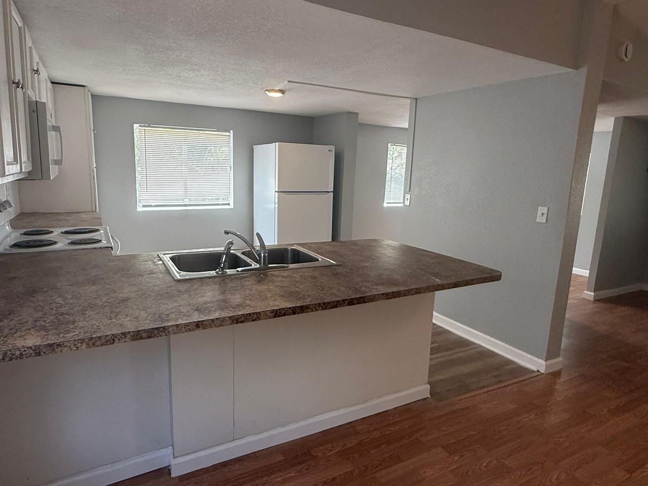 10637 Houston Ave - Photo 5 of 16