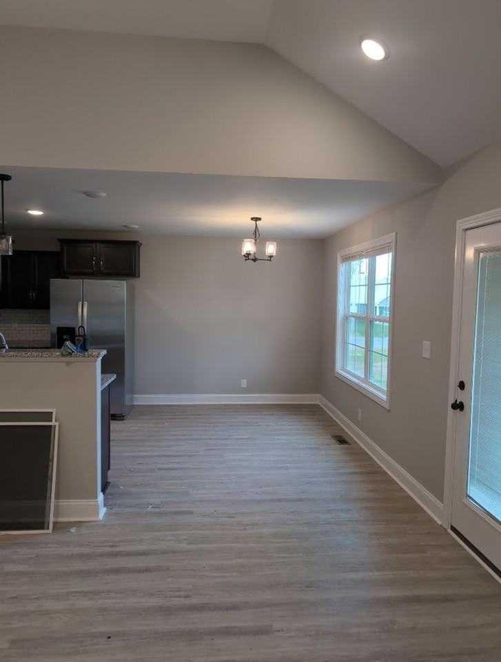 1113 Hand Ct - Photo 5 of 17