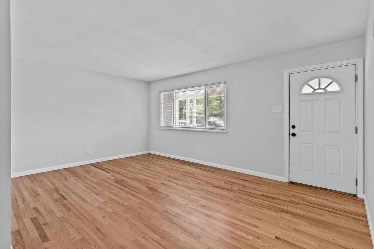 2629 Glenoak Dr - Photo 3 of 21