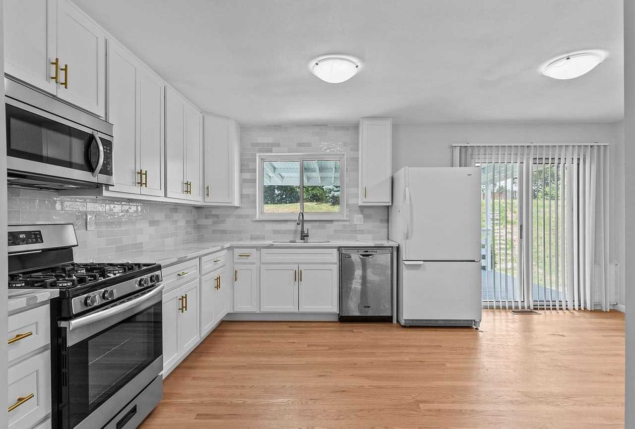 2629 Glenoak Dr - Photo 6 of 21
