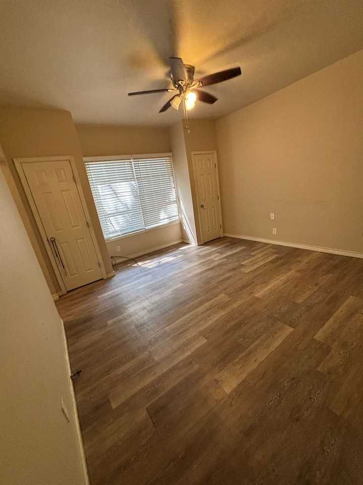 127 Albany Ave - Photo 2 of 7