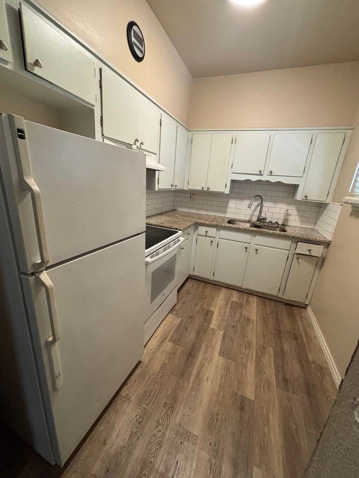 127 Albany Ave - Photo 3 of 7