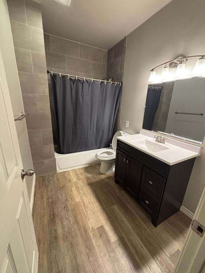 127 Albany Ave - Photo 4 of 7