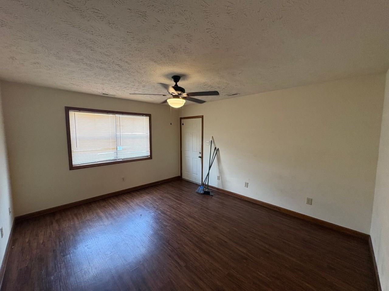 5925 Labonte Rd - Photo 4 of 26