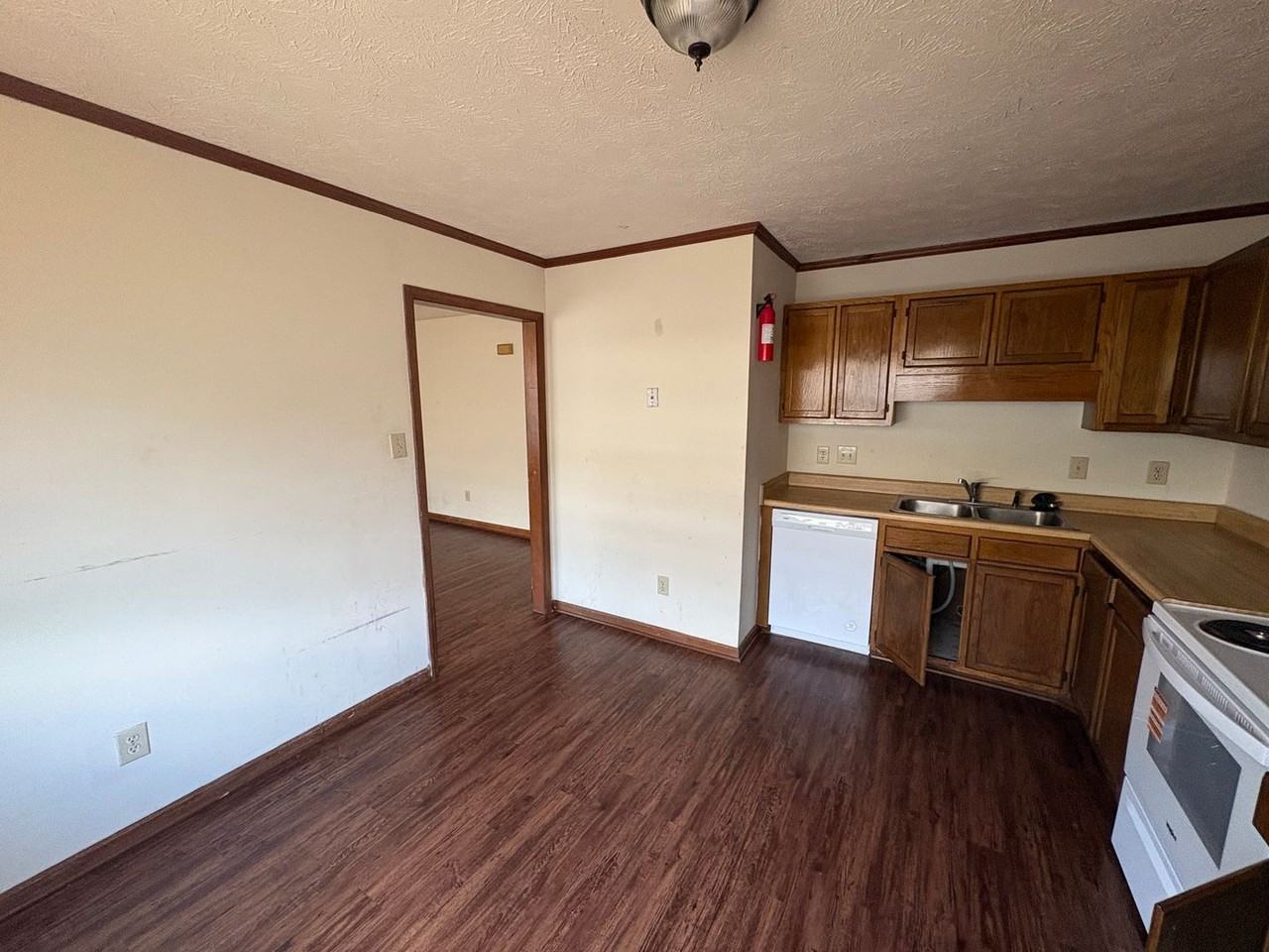5925 Labonte Rd - Photo 6 of 26