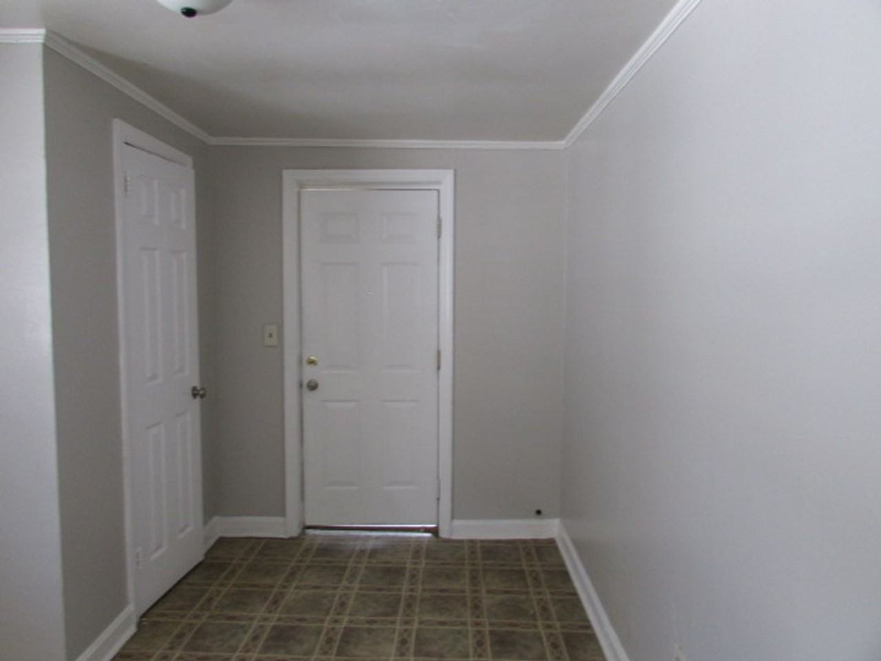 307 1/2 Manning Ave - Photo 2 of 12
