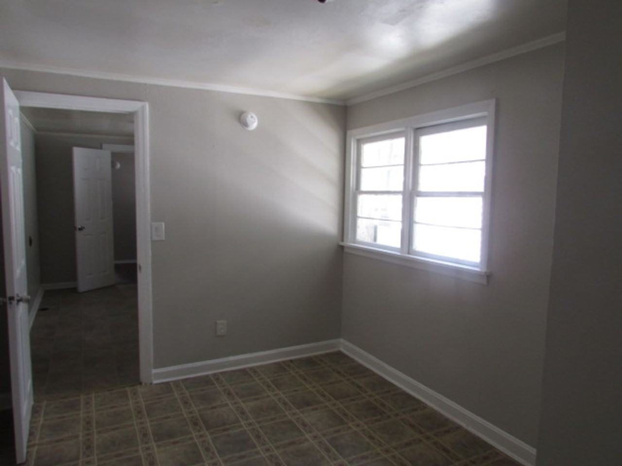 307 1/2 Manning Ave - Photo 3 of 12