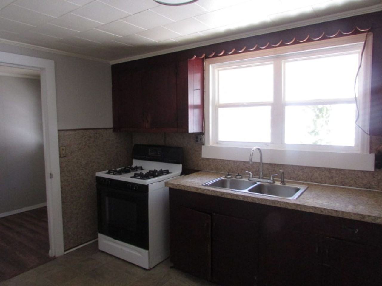307 1/2 Manning Ave - Photo 4 of 12
