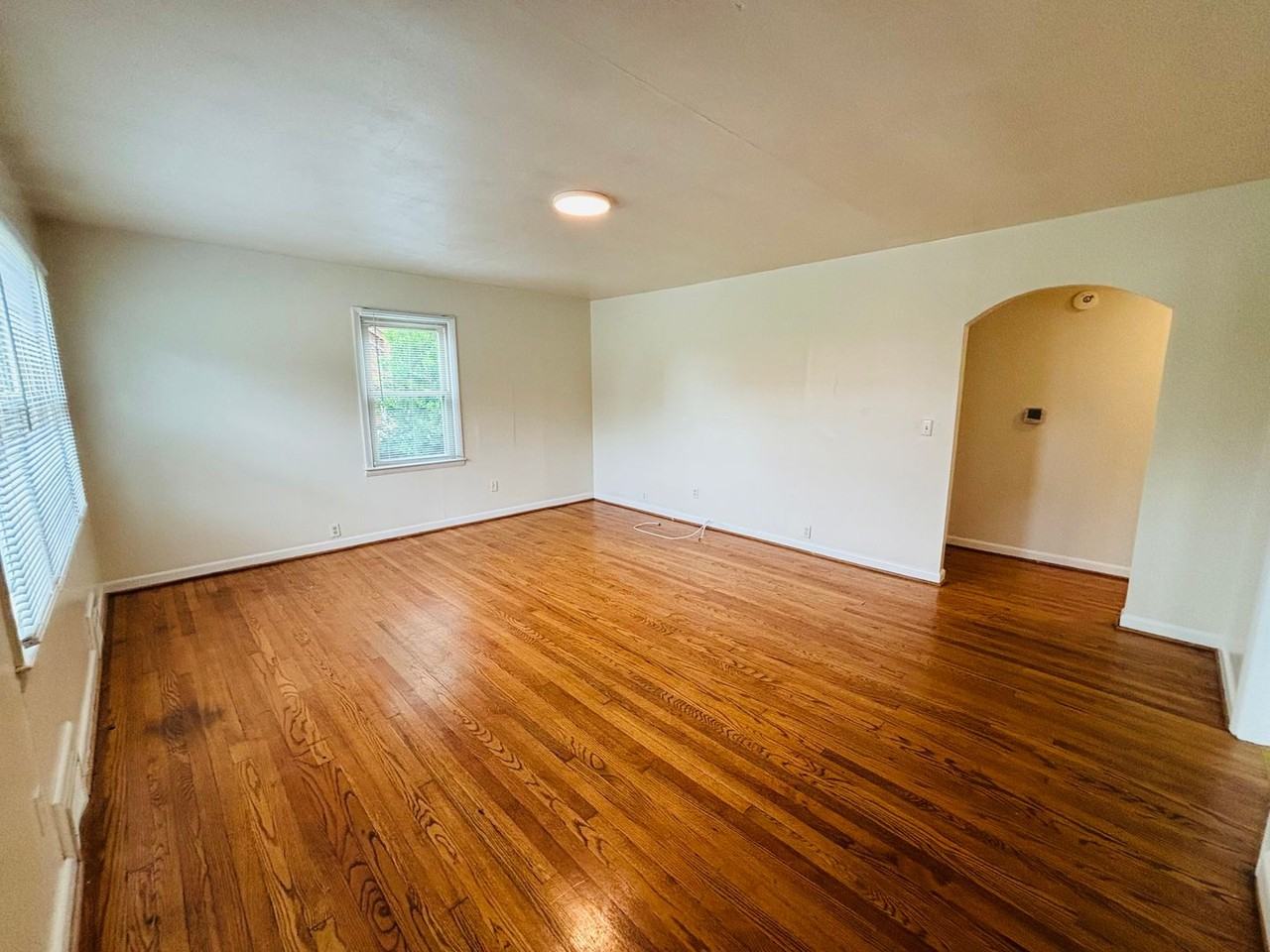 1115DB - 1309-1315 N. Main St. - M - Photo 5 of 50
