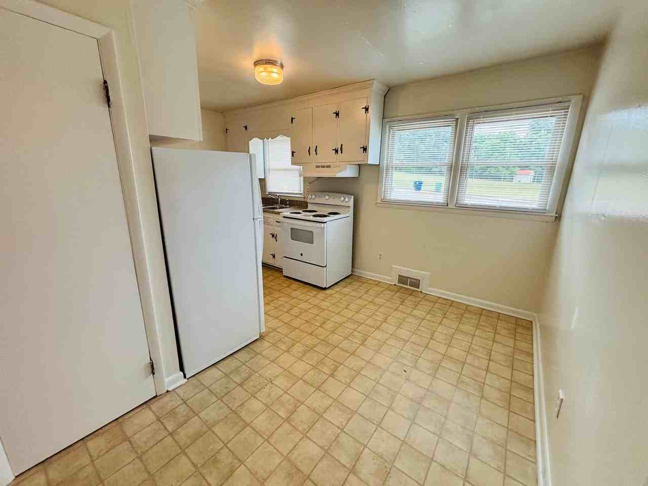 1115DB - 1309-1315 N. Main St. - M - Photo 7 of 50