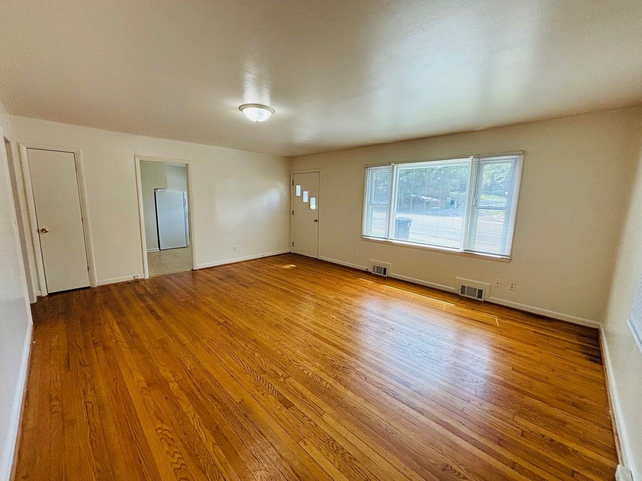 1115DB - 1309-1315 N. Main St. - M - Photo 5 of 50