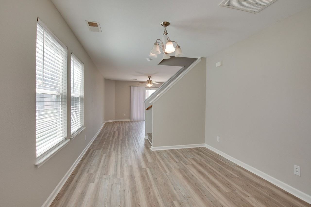 128 Farmington Dr - Photo 3 of 25