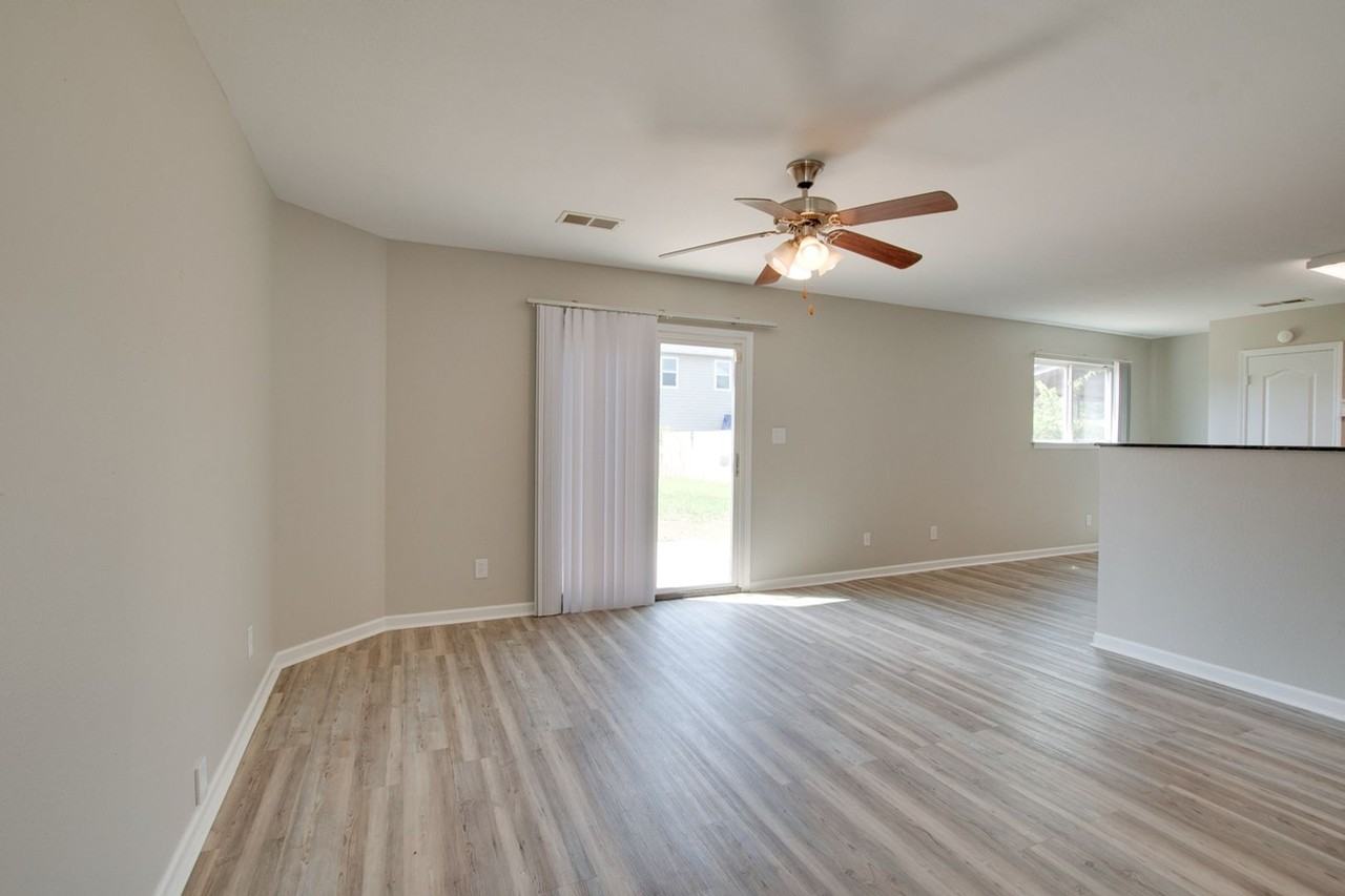 128 Farmington Dr - Photo 5 of 25