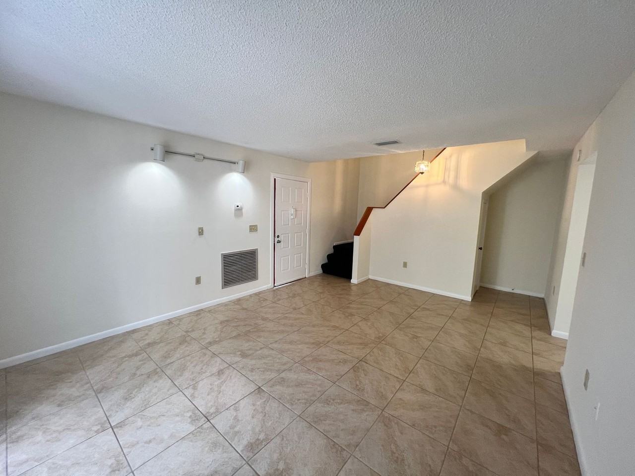 3583 Raintree Cir - Photo 4 of 25