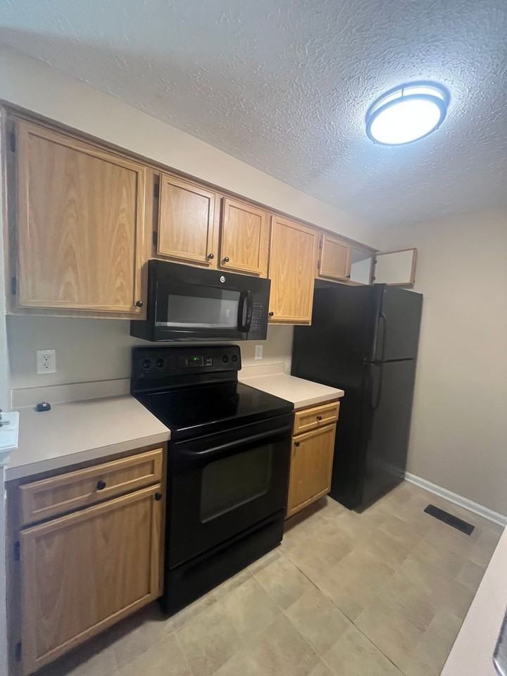 71 Broxbourne Dr - Photo 2 of 24