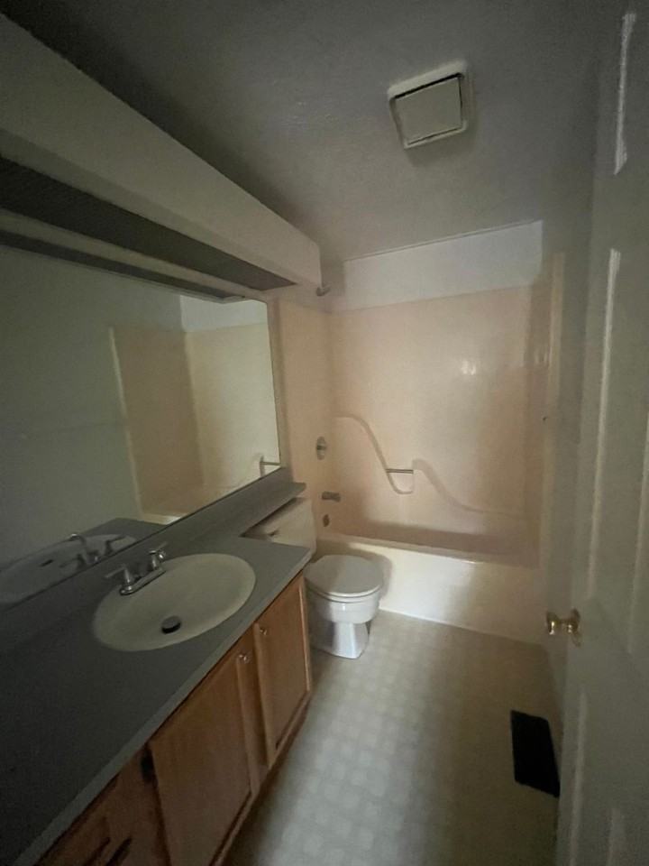 71 Broxbourne Dr - Photo 4 of 24