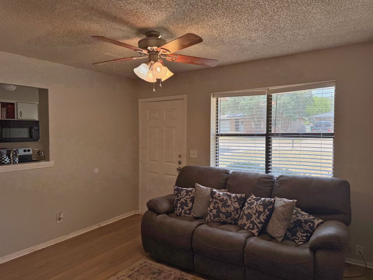 705 W Louisa Ave - Photo 3 of 25