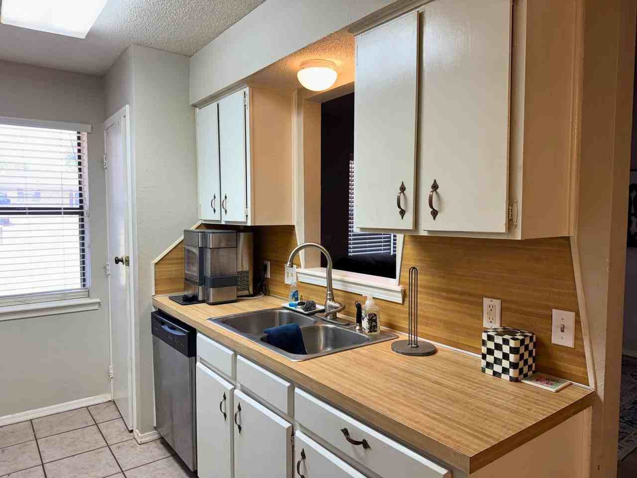 705 W Louisa Ave - Photo 6 of 25