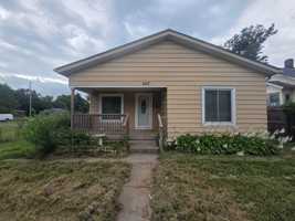 featured image of 407 W 9th St