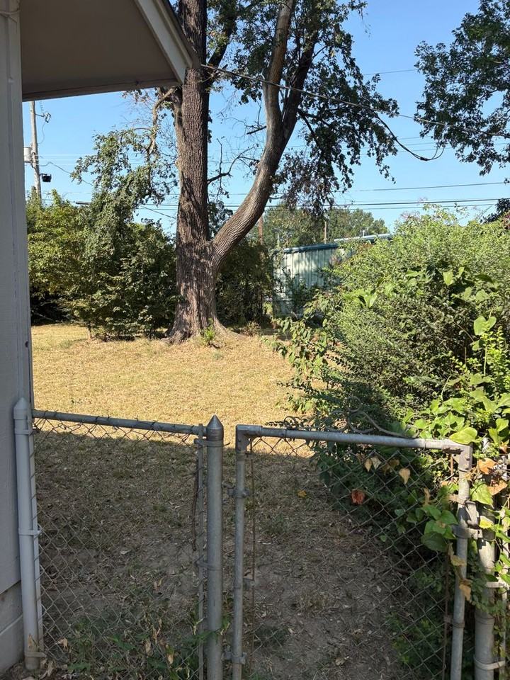209 Harold St - Photo 2 of 17