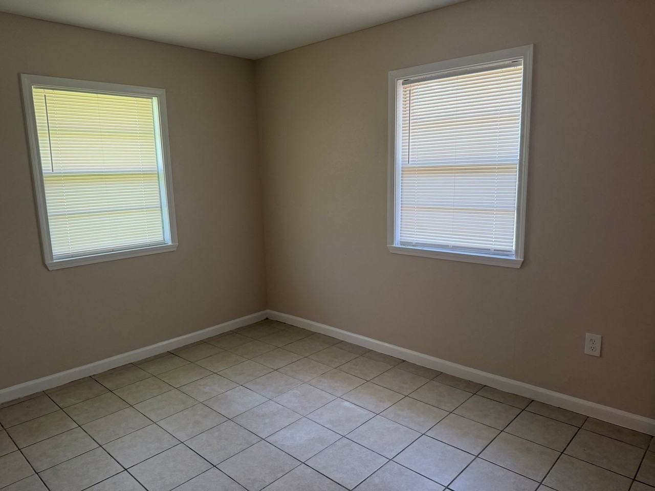 6740 Ozark St - Photo 4 of 13