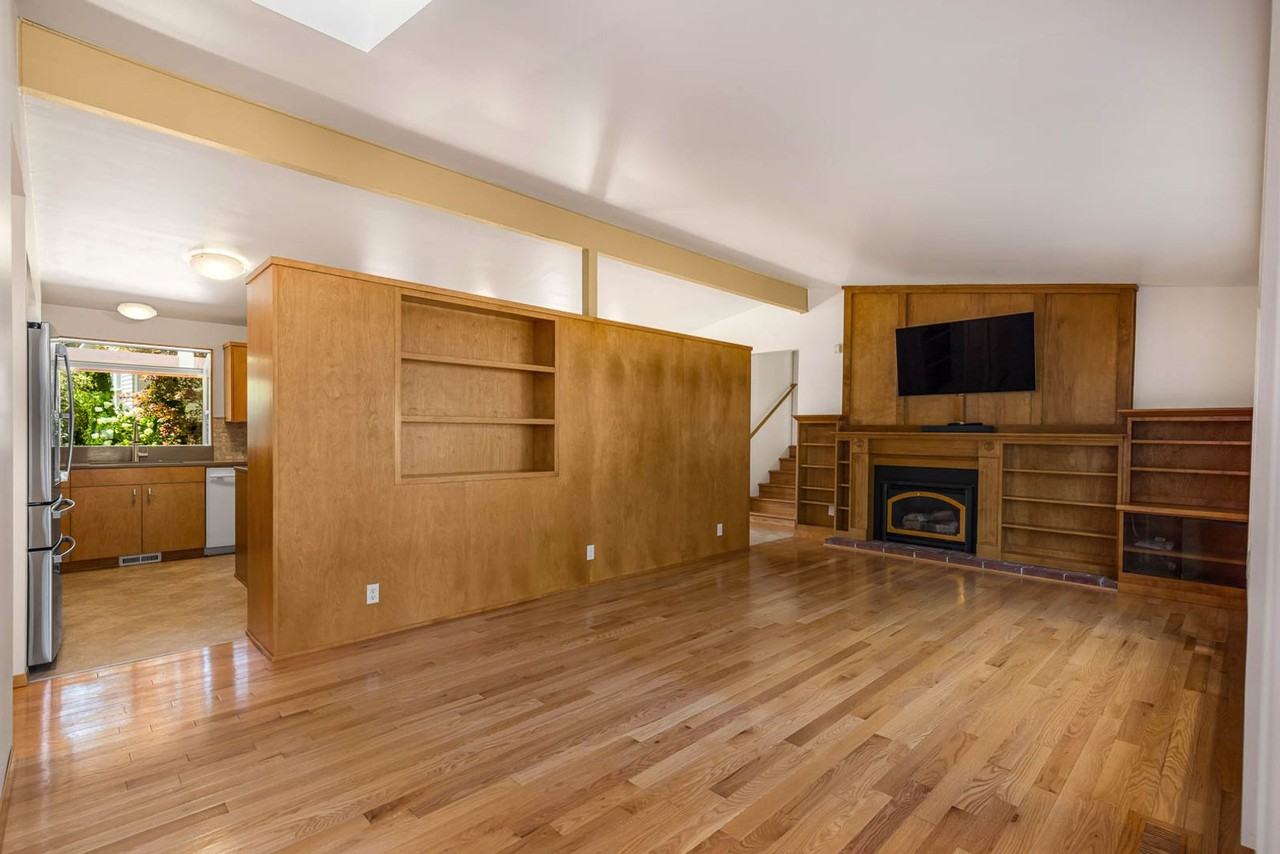11237 110th Ave Ne - Photo 2 of 19