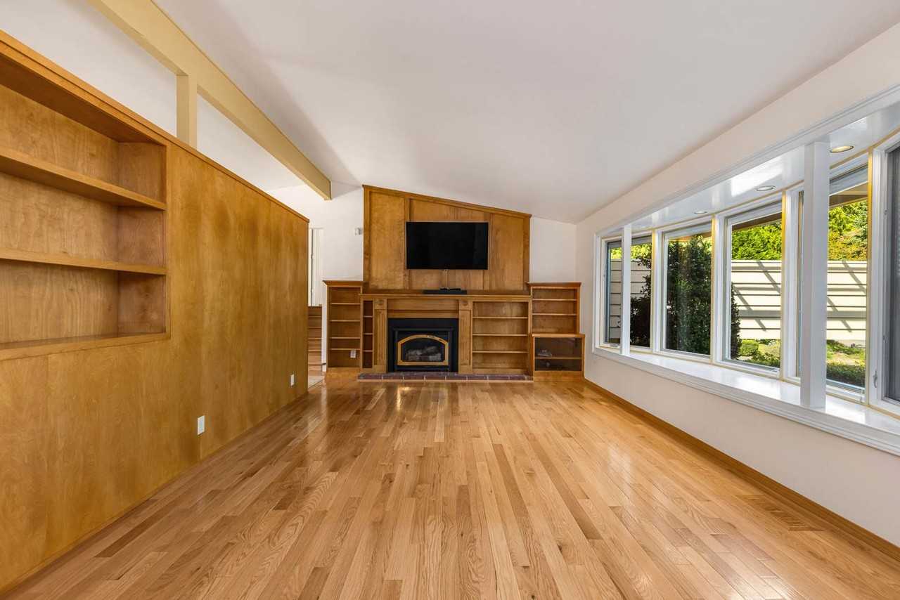 11237 110th Ave Ne - Photo 3 of 19