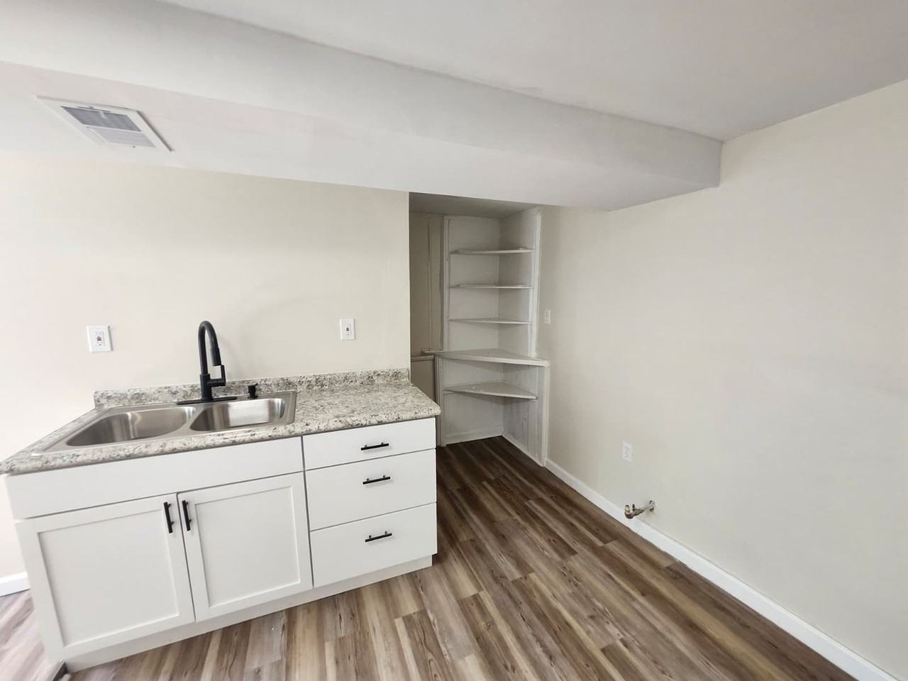 819 Frank St - Photo 4 of 11