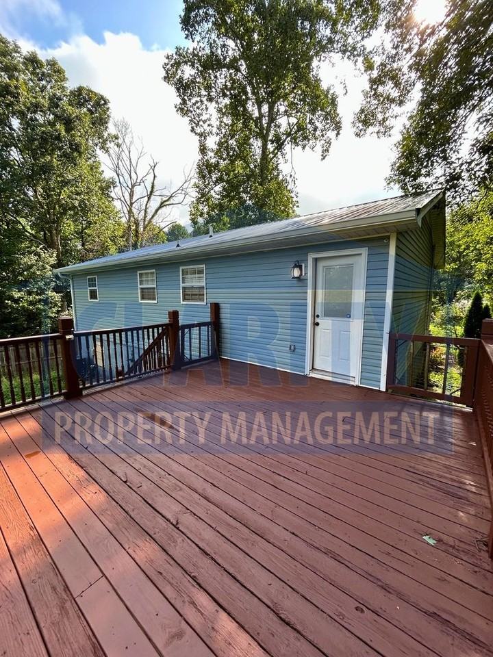 327 Homestead St Ne - Photo 3 of 27