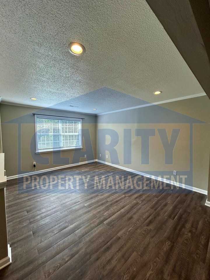 327 Homestead St Ne - Photo 4 of 27