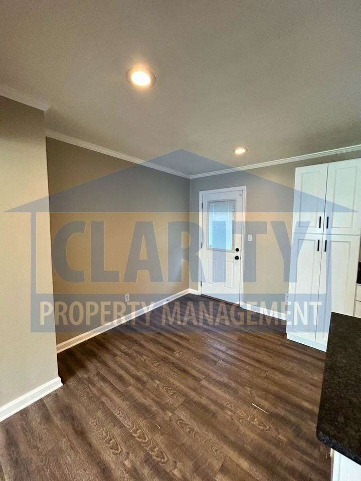 327 Homestead St Ne - Photo 6 of 27