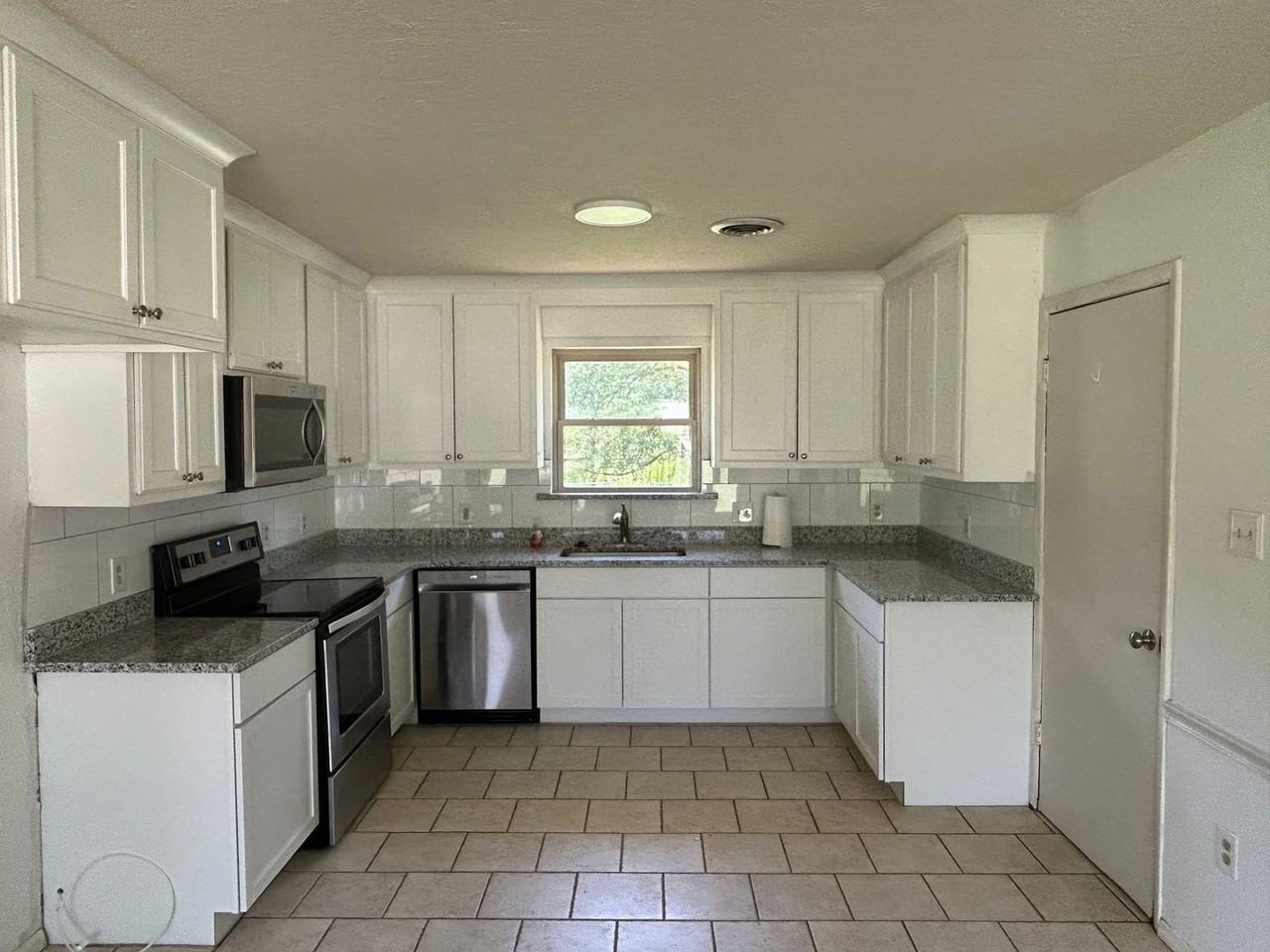 829 Maple Shade Rd - Photo 4 of 13