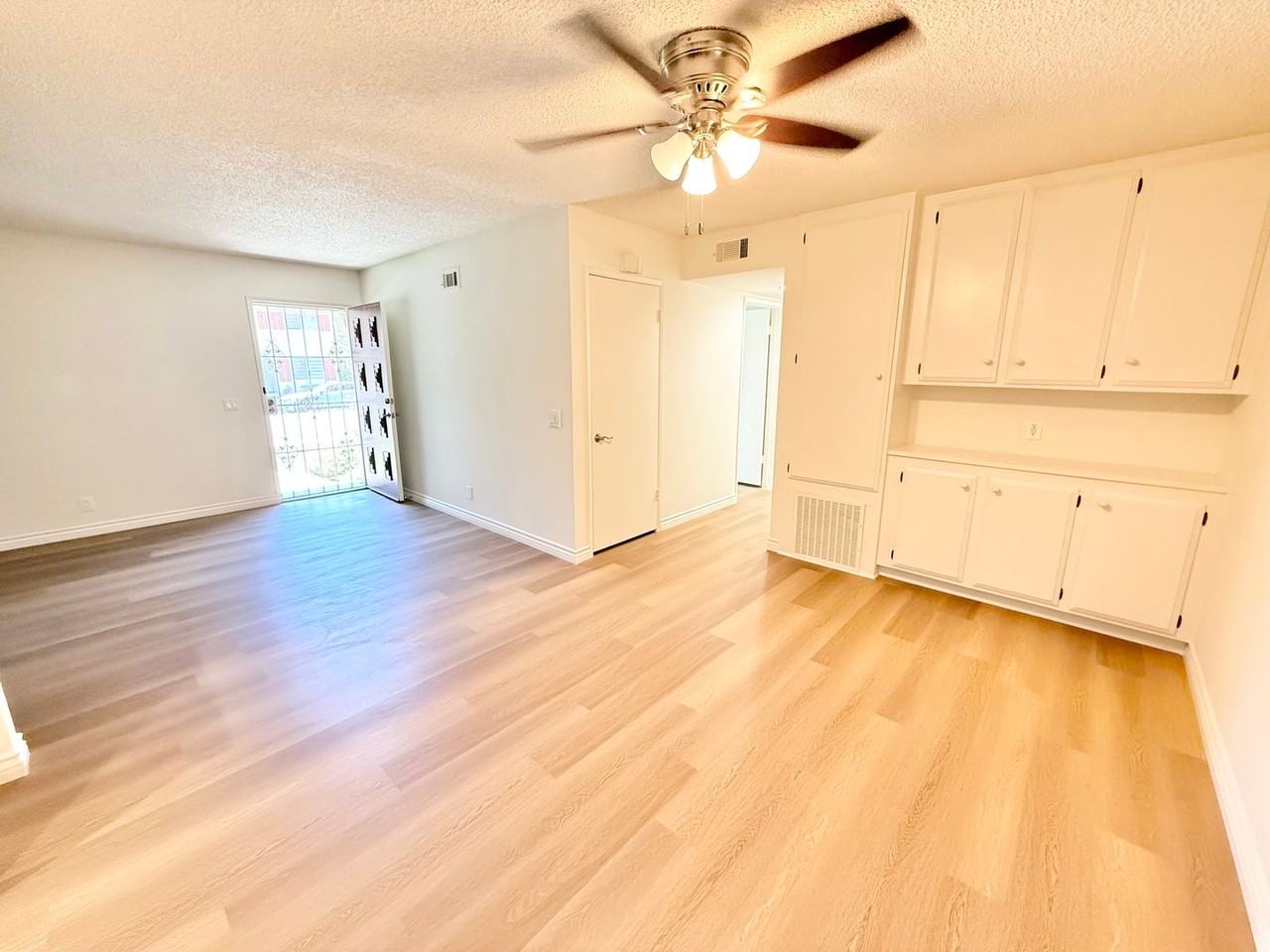 4661 Larwin Ave - Photo 4 of 24