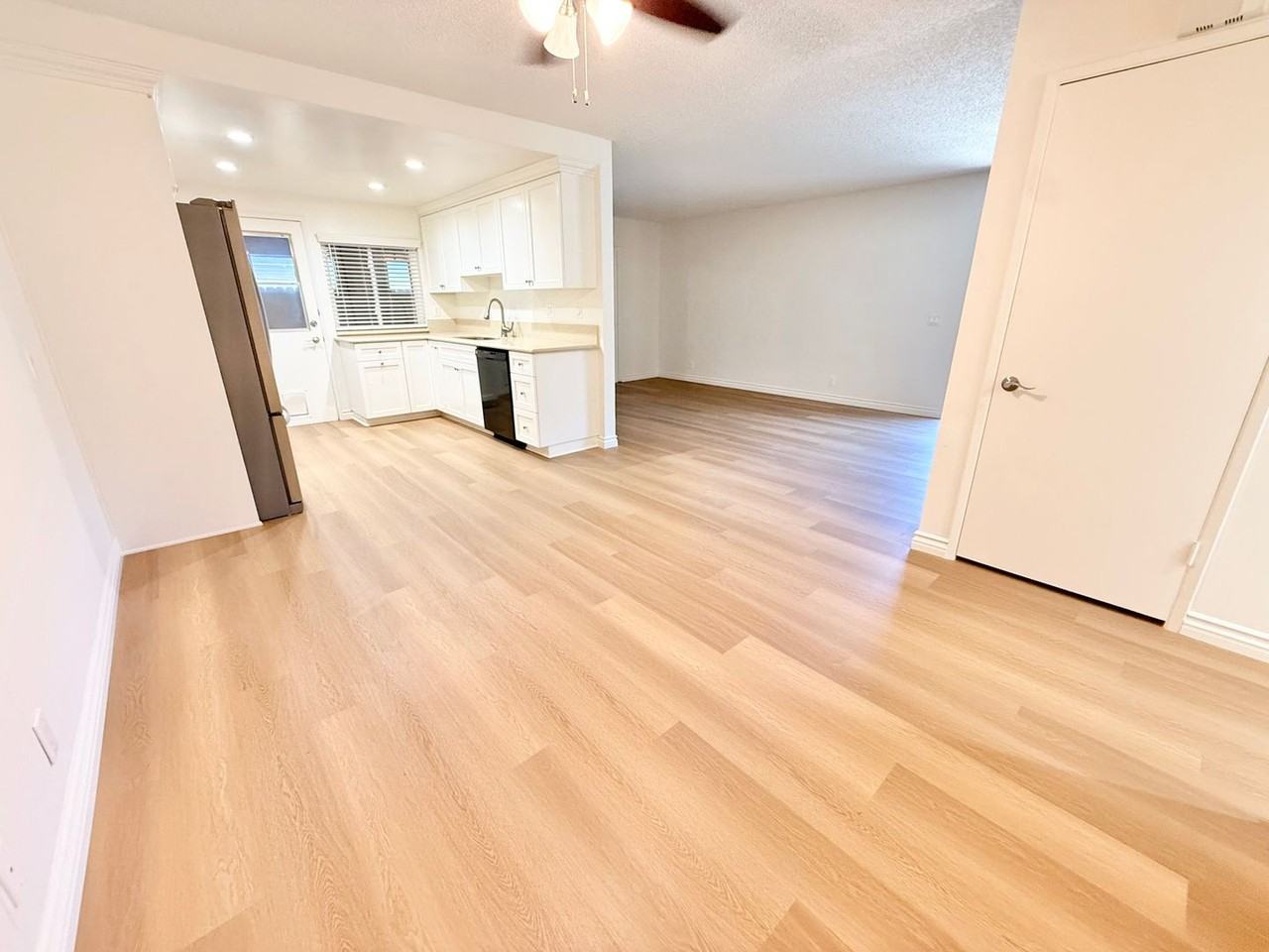 4661 Larwin Ave - Photo 5 of 24