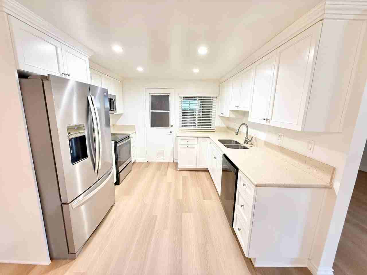 4661 Larwin Ave - Photo 6 of 24