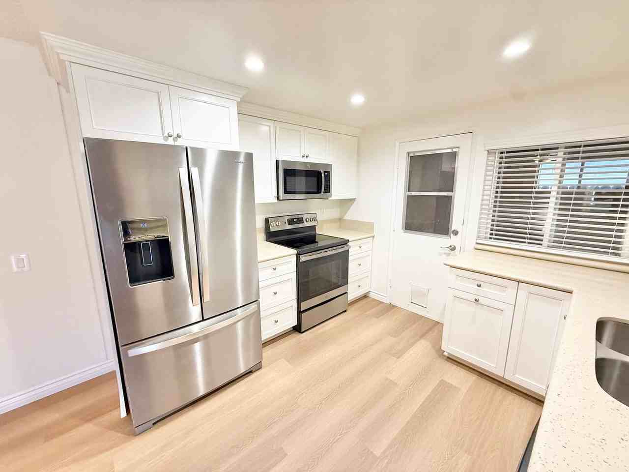 4661 Larwin Ave - Photo 7 of 24