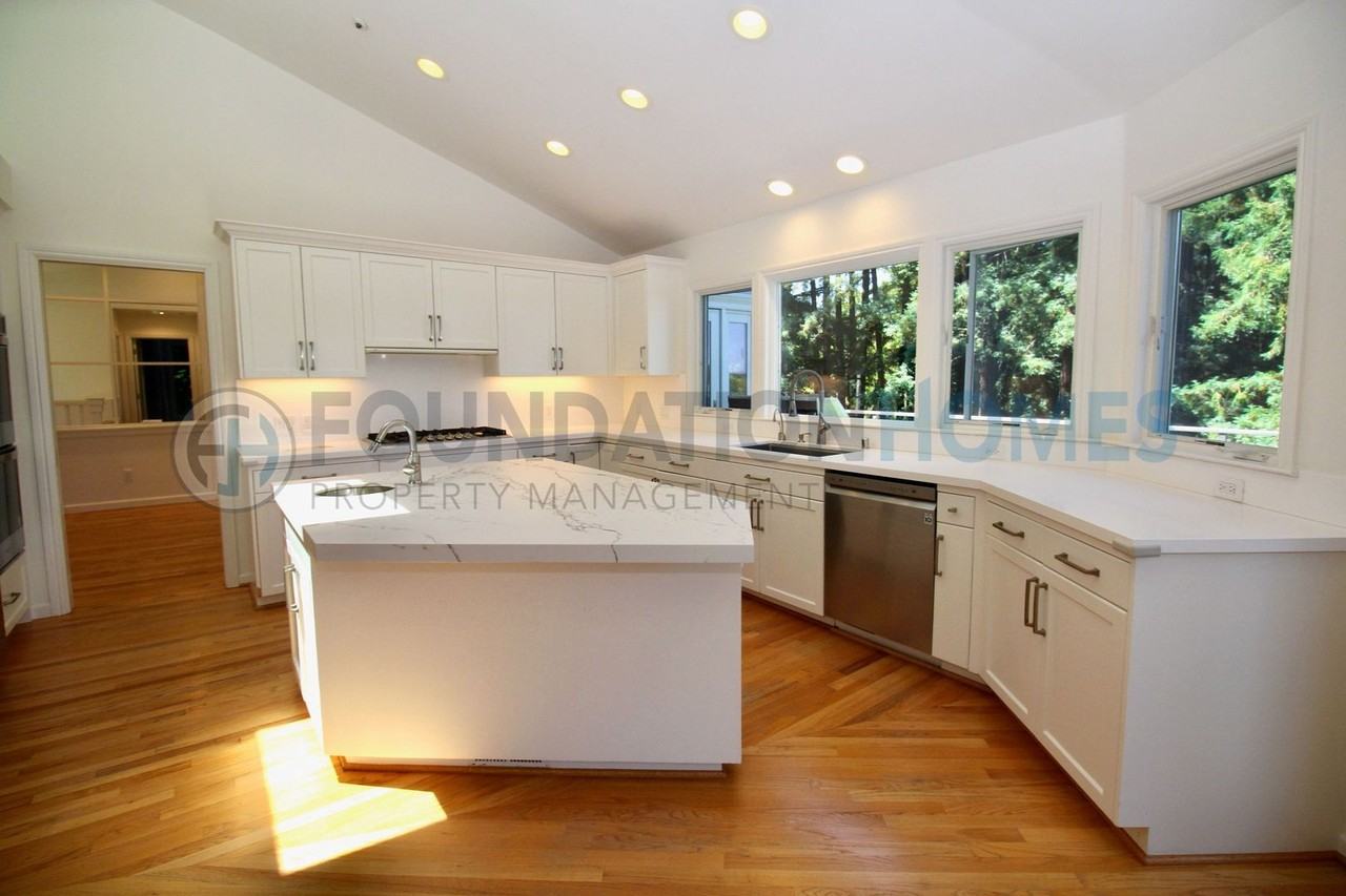 309 Crown Rd - Photo 2 of 26