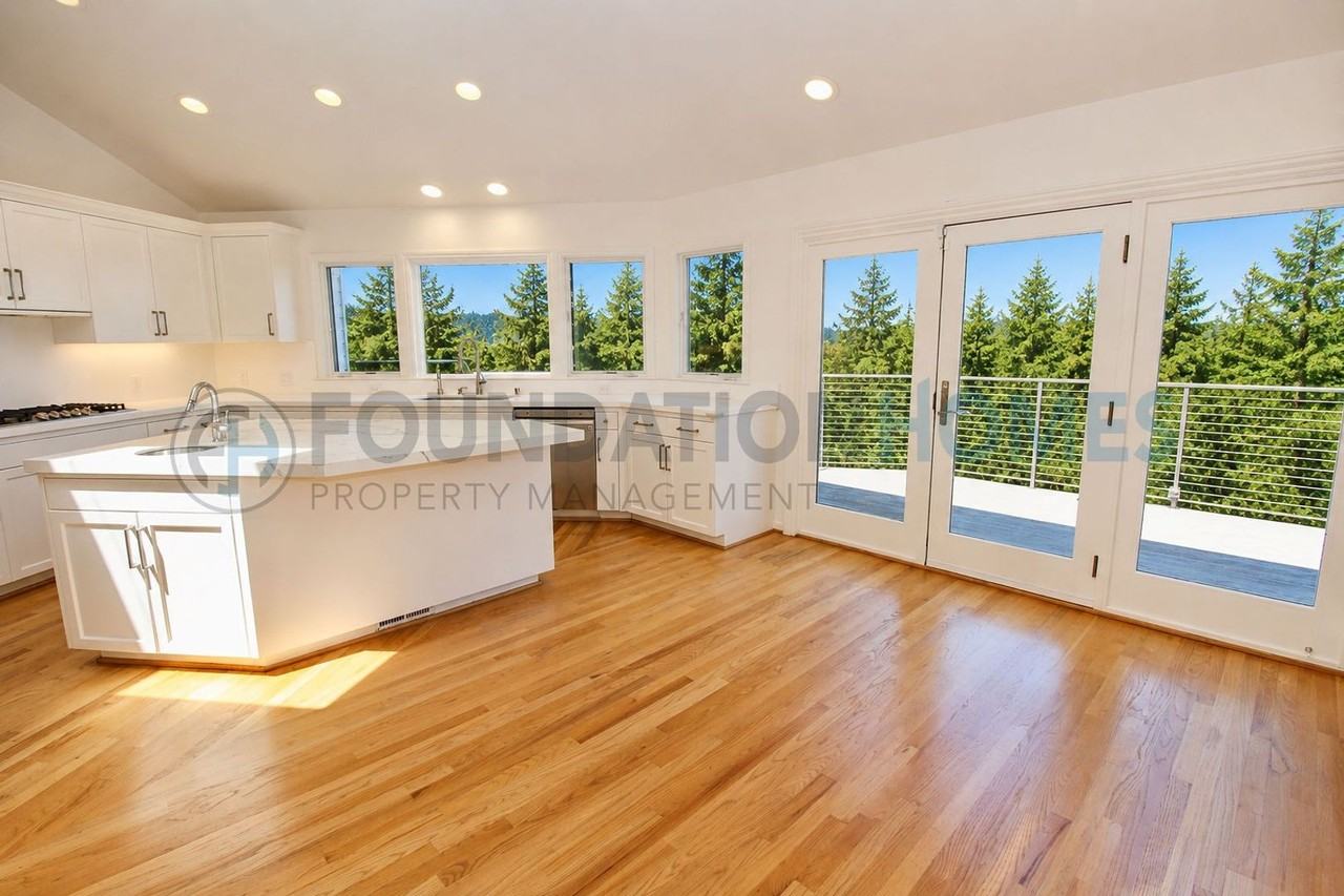 309 Crown Rd - Photo 4 of 26