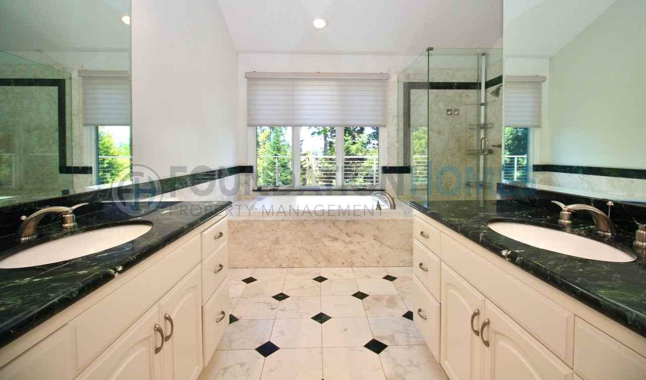 309 Crown Rd - Photo 5 of 26