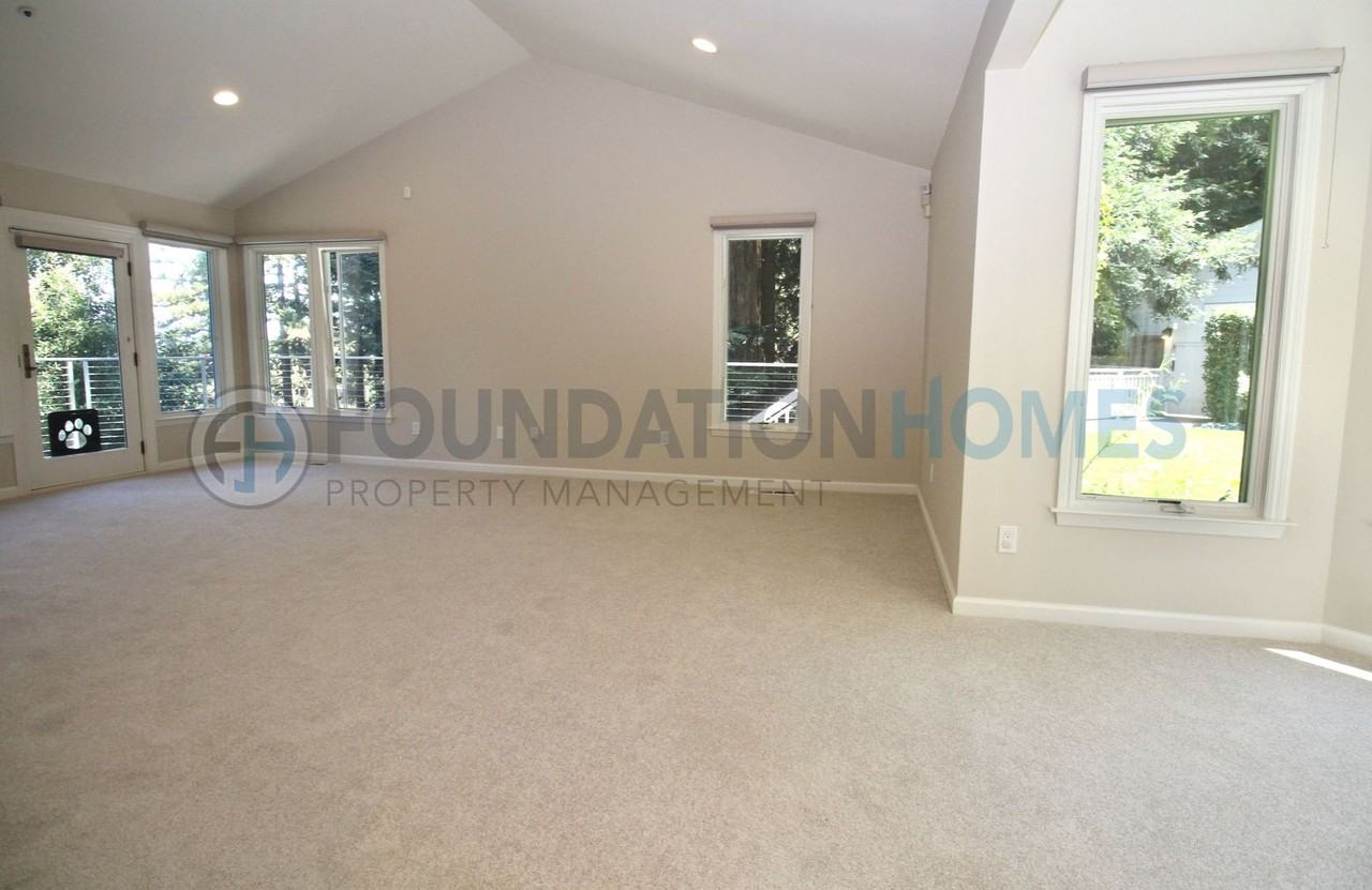 309 Crown Rd - Photo 6 of 26