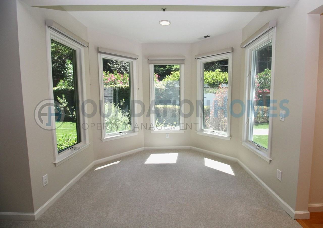 309 Crown Rd - Photo 7 of 26