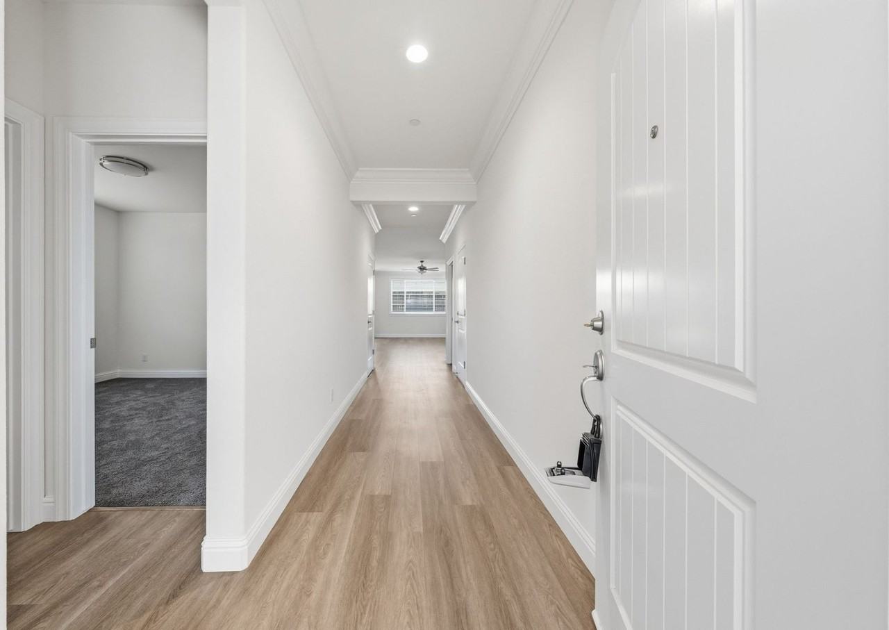 2877 Ukonom Dr - Photo 4 of 24