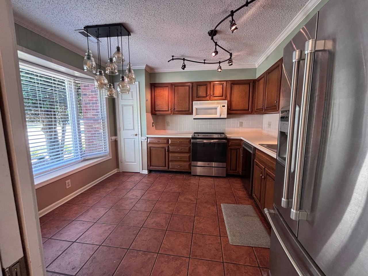 1117 Summer Pl - Photo 3 of 15