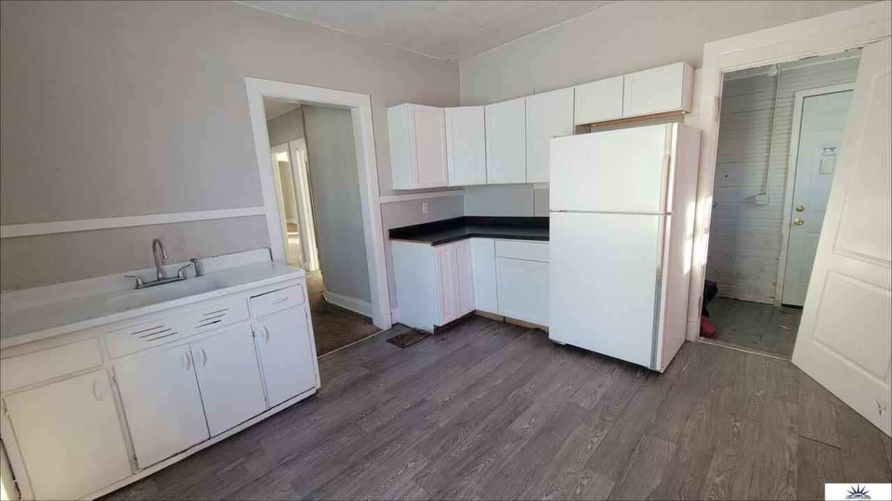 2423 Templeton St - Photo 3 of 12
