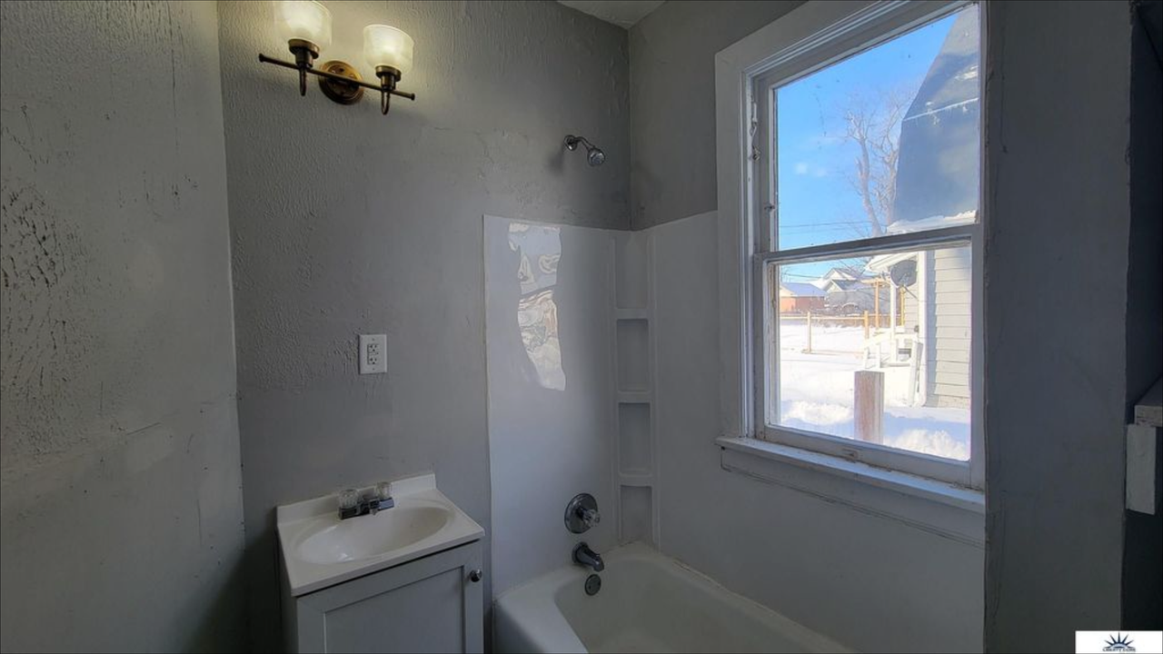 2423 Templeton St - Photo 5 of 12