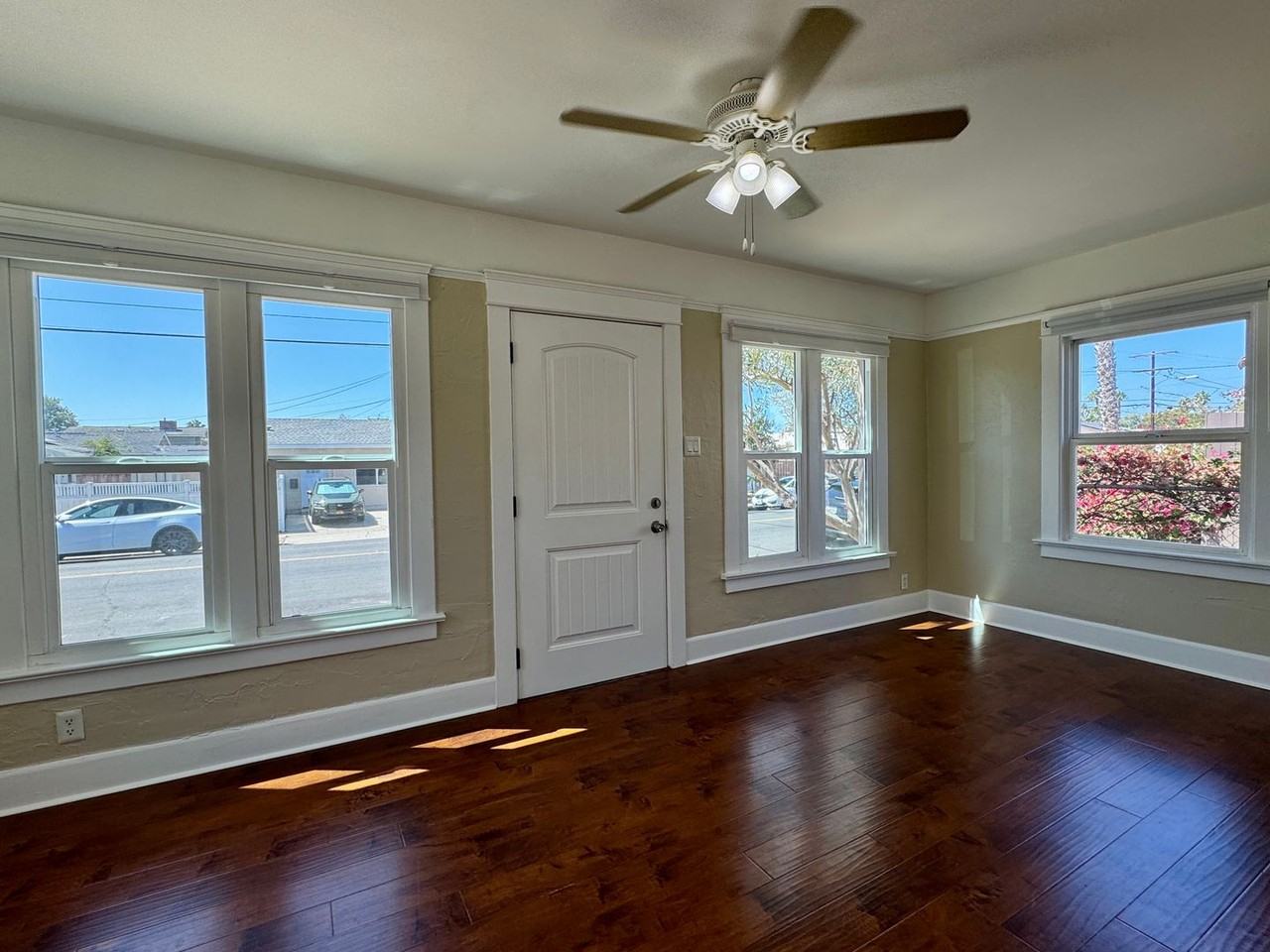 3320 Redwood St - Photo 2 of 35