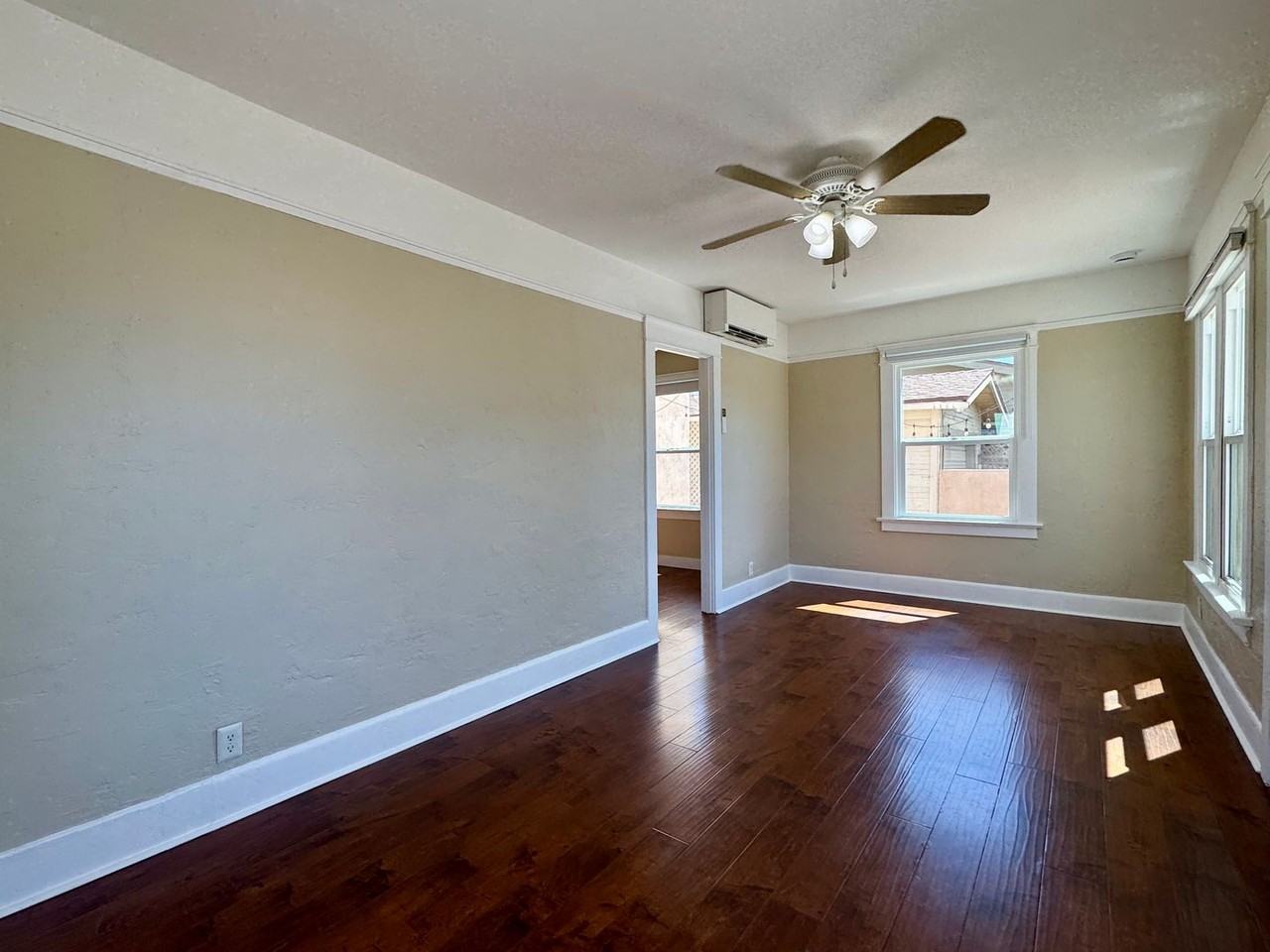 3320 Redwood St - Photo 5 of 35